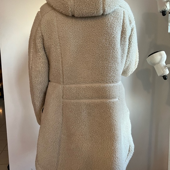 L.L. Bean Women's Natural Mountain Pile Fleece Coat - Picture 2 of 6